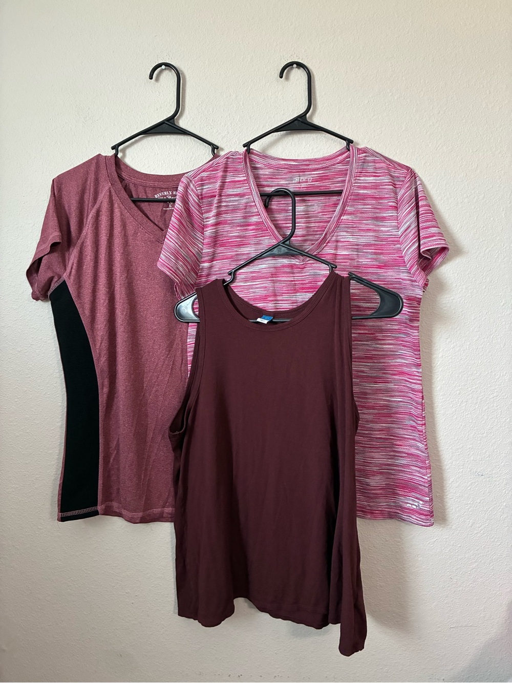 Avia/Old Navy Beverly HillsPink, Burgundy & Maroon Short Sleeve and Tank Top Set